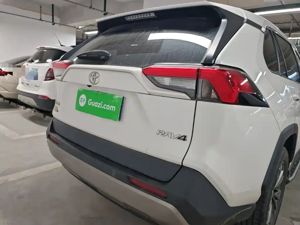Toyota RAV4 — фото 2