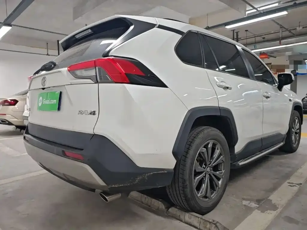Toyota RAV4 — фото 9