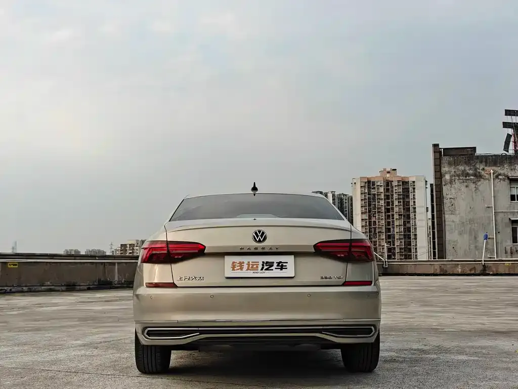 Volkswagen Passat — фото 7