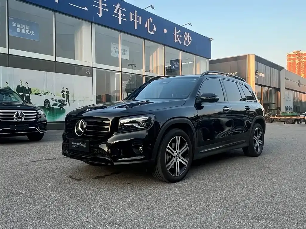 Mercedes-Benz GLB — фото 1