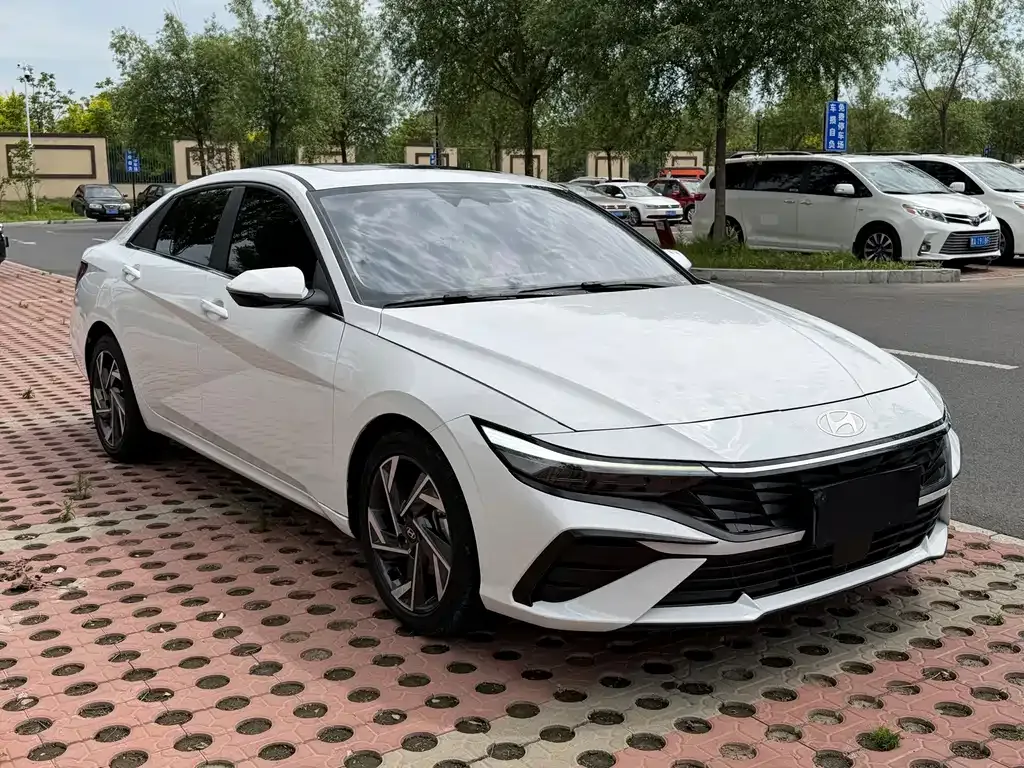 Hyundai Elantra — фото 5