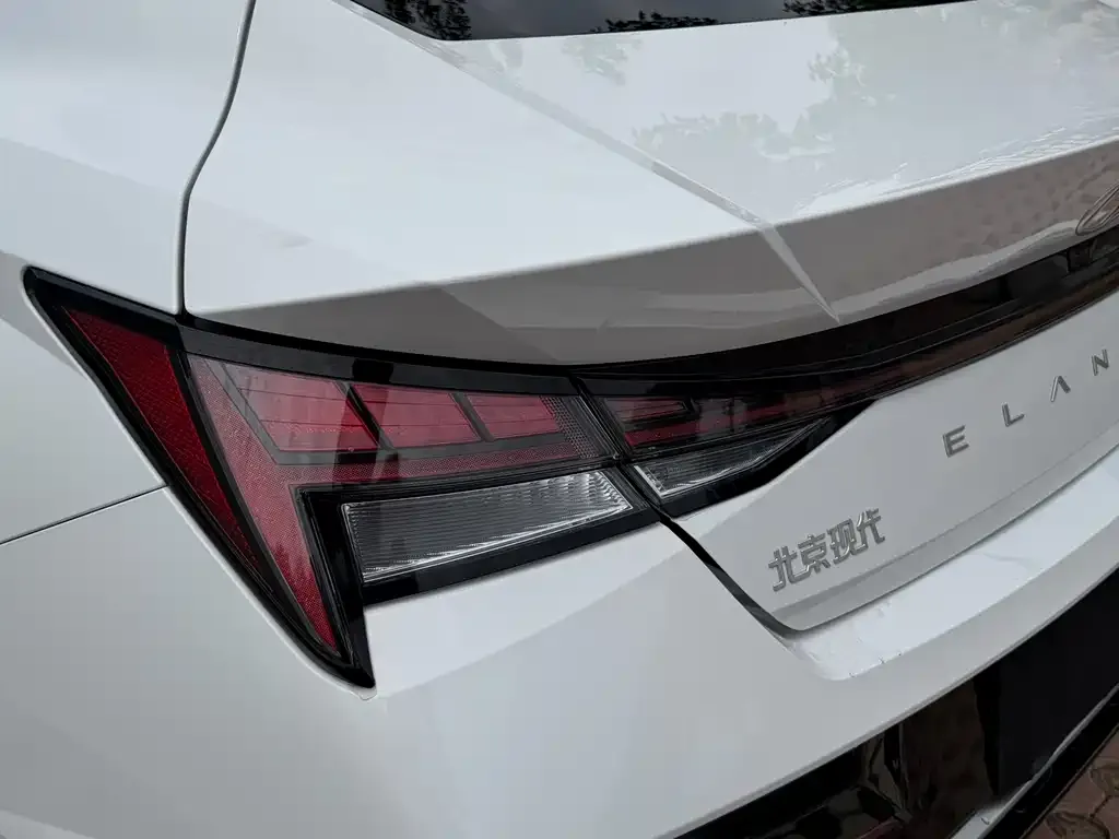 Hyundai Elantra — фото 4