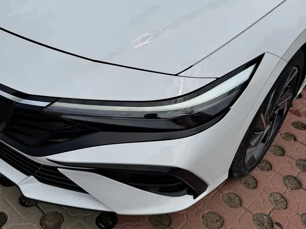 Hyundai Elantra — фото 2