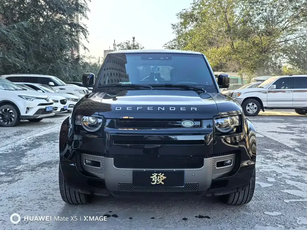 Land Rover Defender — фото 1