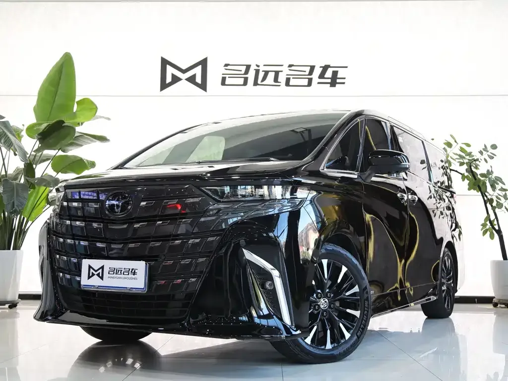 Toyota Alphard — фото 1