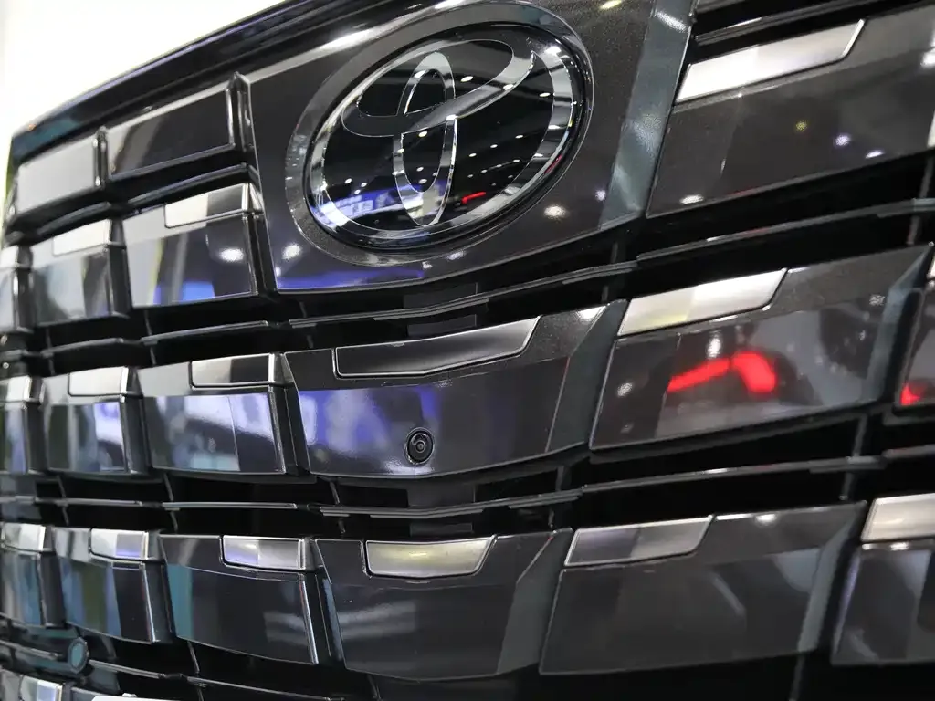 Toyota Alphard — фото 7