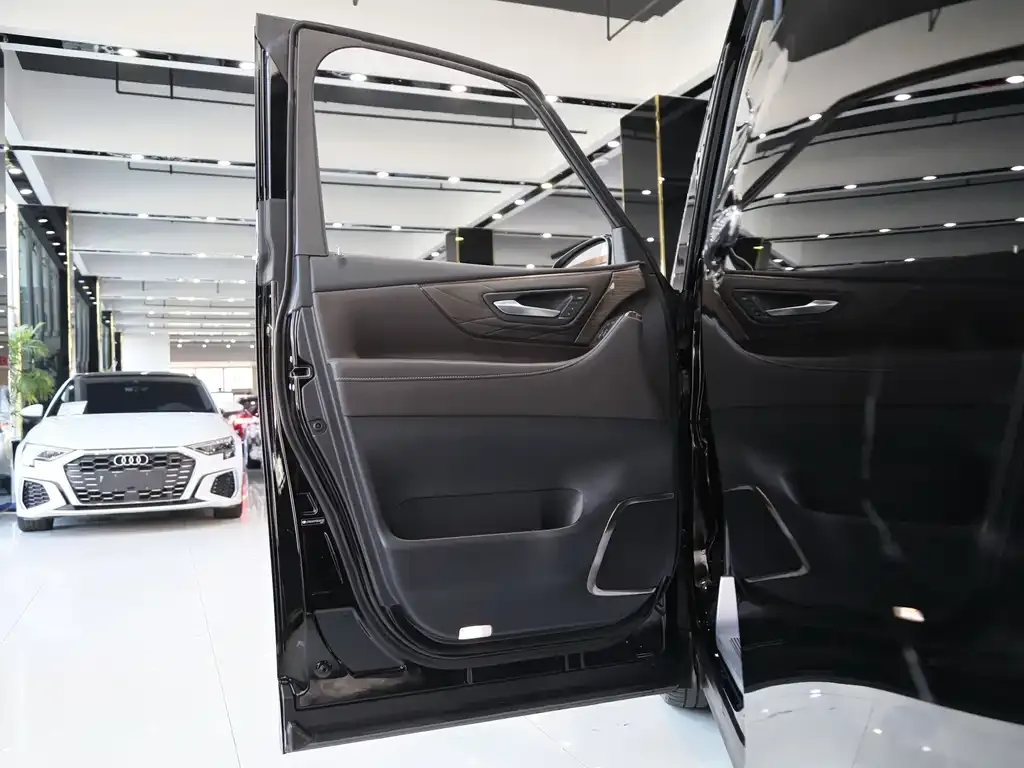 Toyota Alphard — фото 3