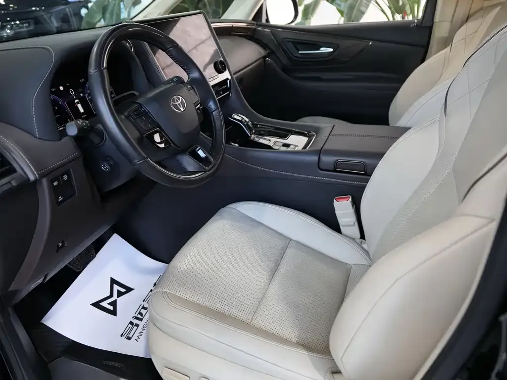 Toyota Alphard — фото 4