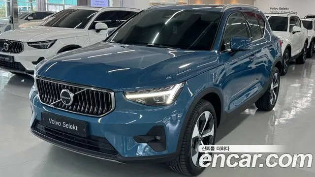 Volvo XC40 — фото 1