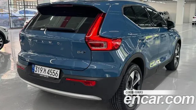 Volvo XC40 — фото 10