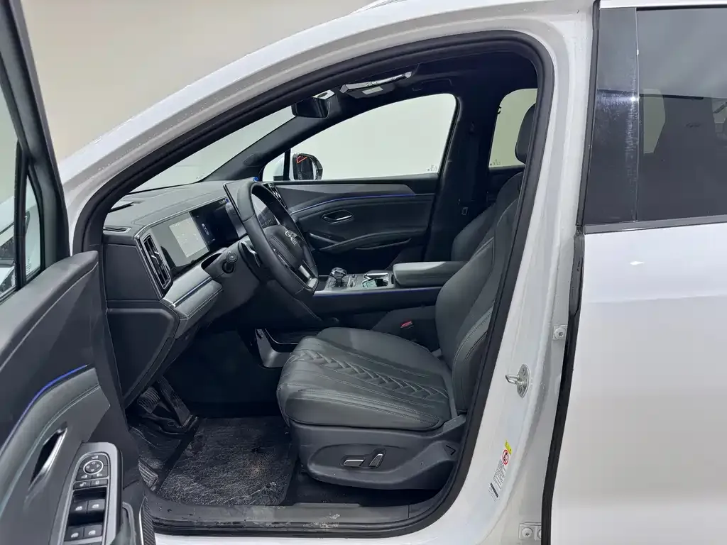 BYD L DM-i — фото 10