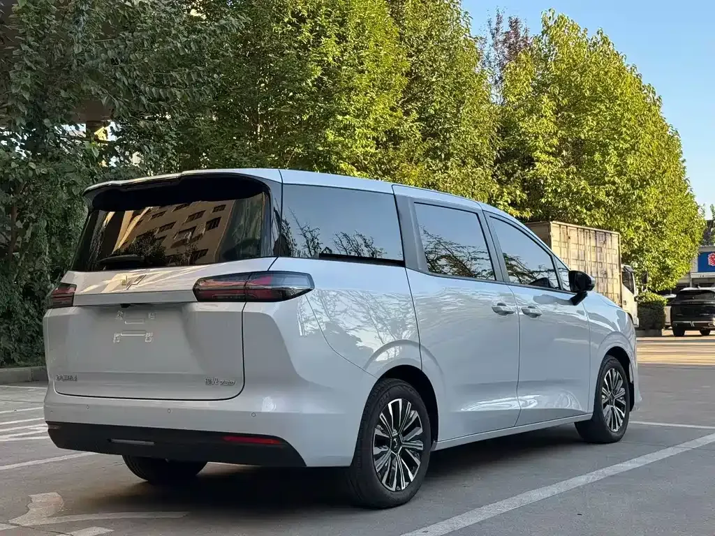 Wuling Xingguang 730 New Energy — фото 8
