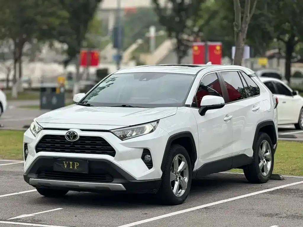 Toyota RAV4 — фото 1