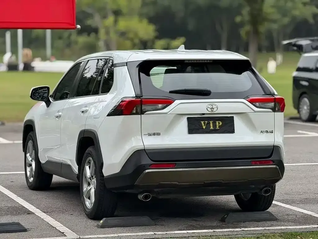 Toyota RAV4 — фото 9
