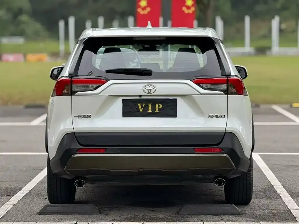 Toyota RAV4 — фото 6