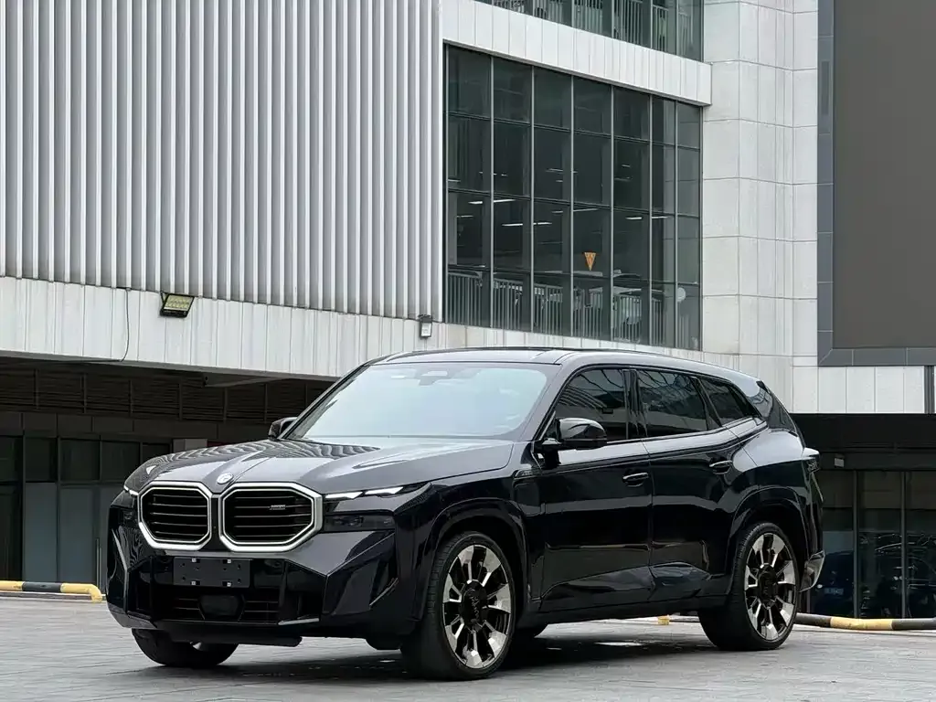 BMW XM — фото 1