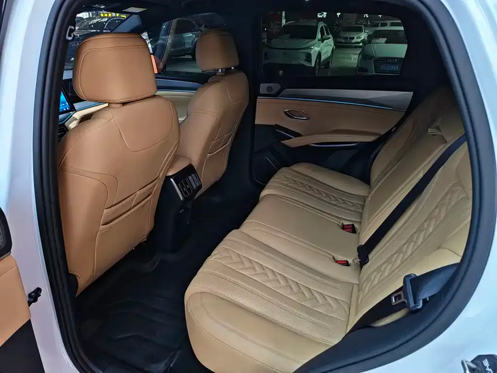 BYD L DM-i — фото 2