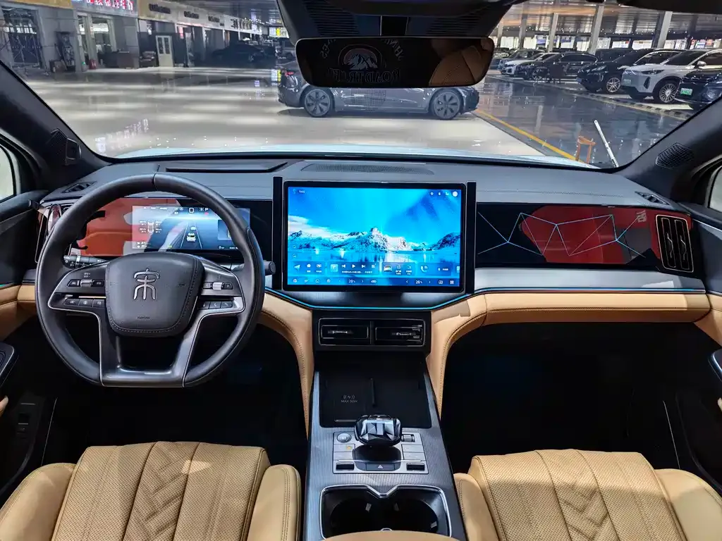 BYD L DM-i — фото 9