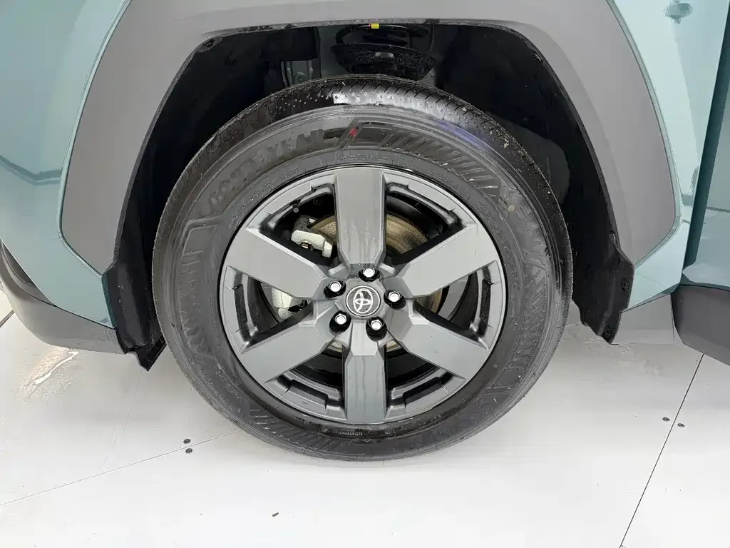 Toyota RAV4 — фото 3