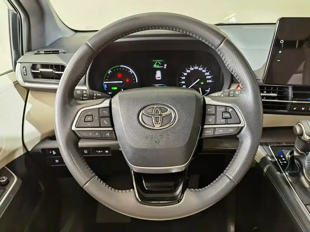Toyota Sienna — фото 10