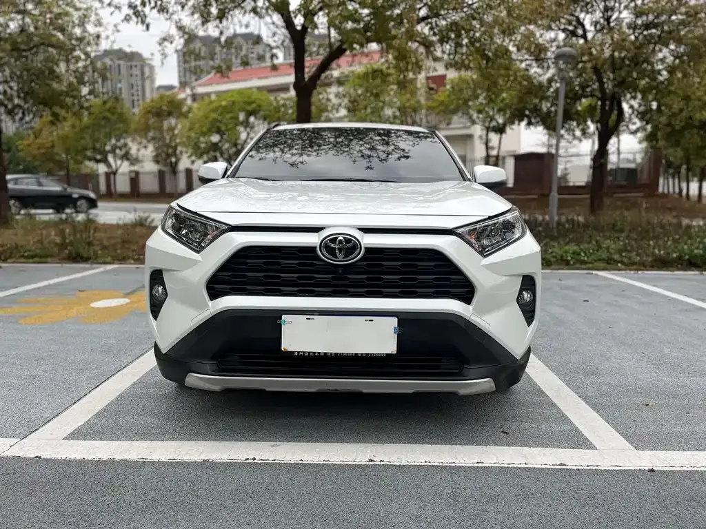 Toyota RAV4 — фото 2