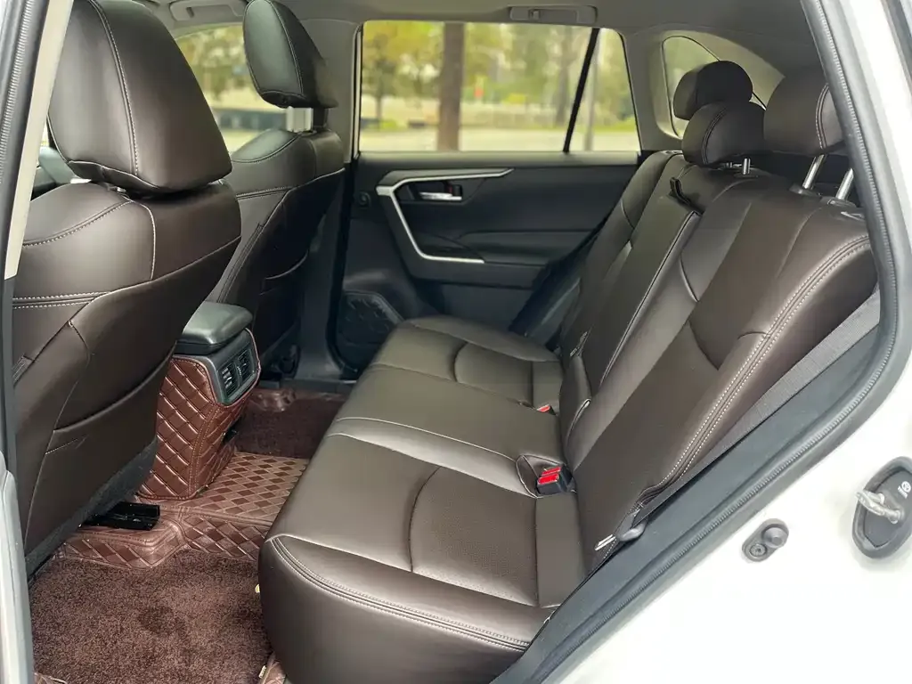 Toyota RAV4 — фото 3