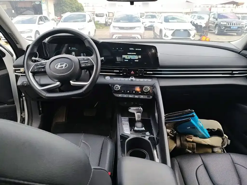 Hyundai Elantra — фото 4