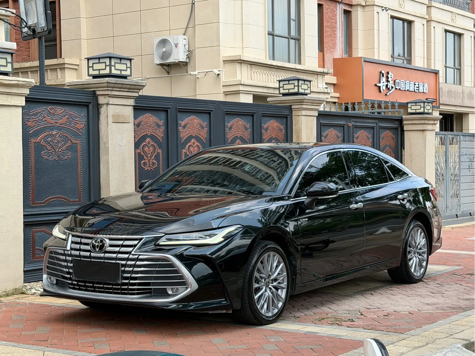 Toyota Avalon — фото 1