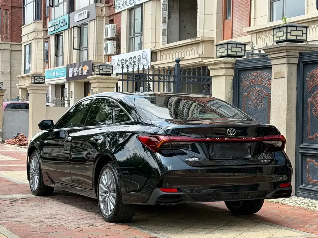 Toyota Avalon — фото 2