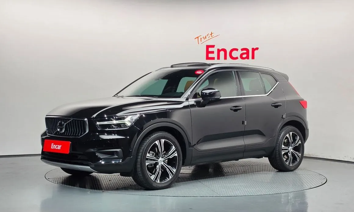 Volvo XC40 — фото 1