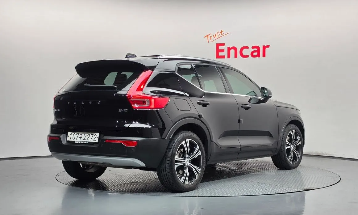 Volvo XC40 — фото 4
