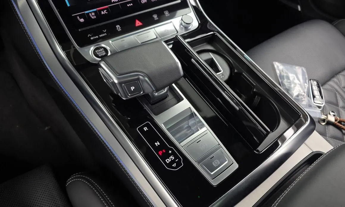Audi Q7 — фото 10