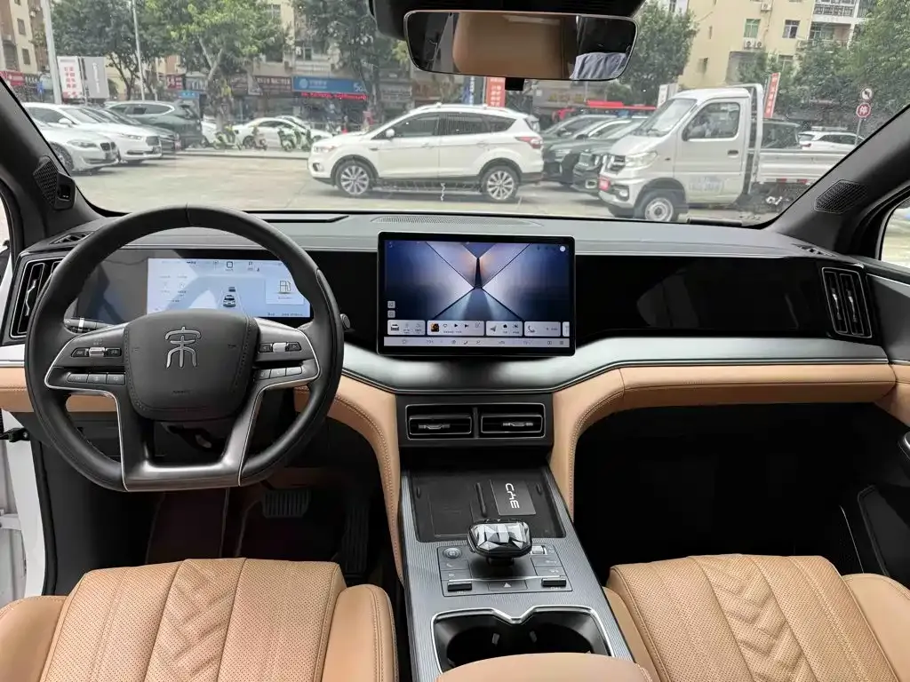 BYD L DM-i — фото 4
