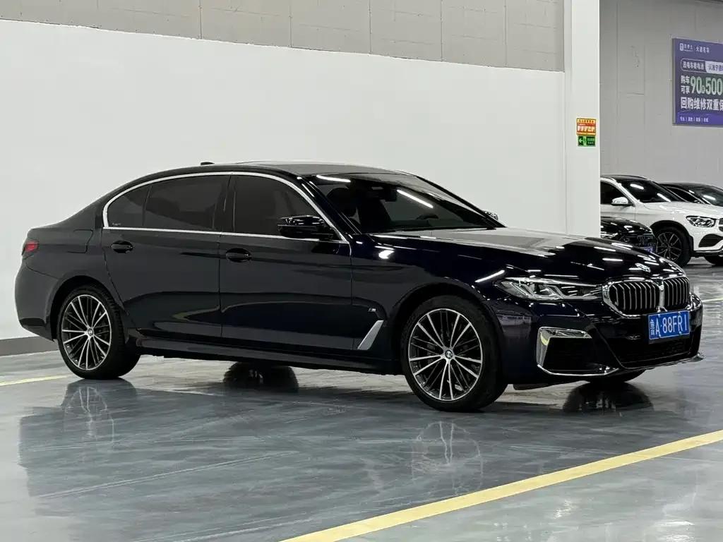 BMW 5 Series — фото 1
