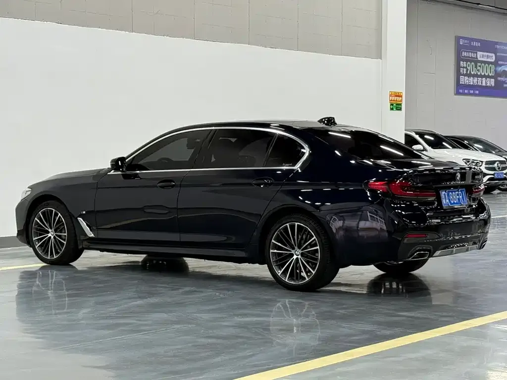 BMW 5 Series — фото 10