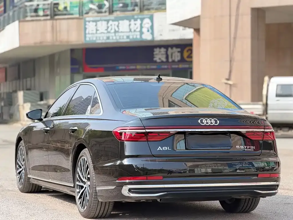 Audi A8 — фото 9