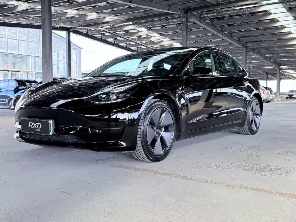 Tesla Model 3 — фото 1