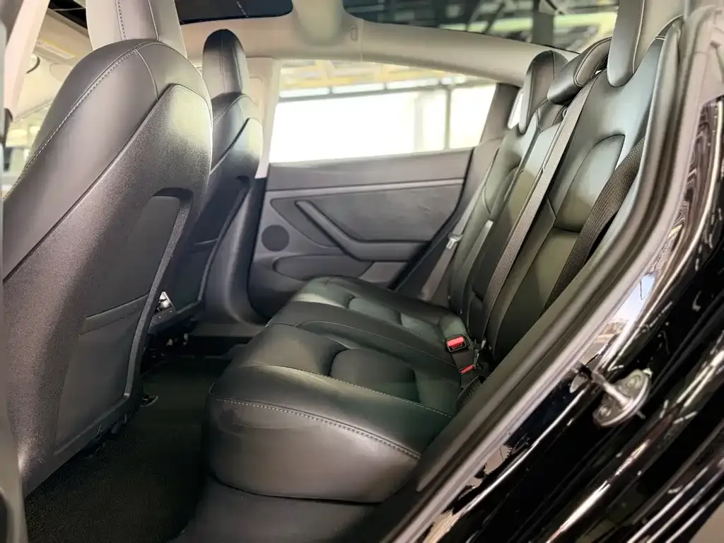 Tesla Model 3 — фото 4