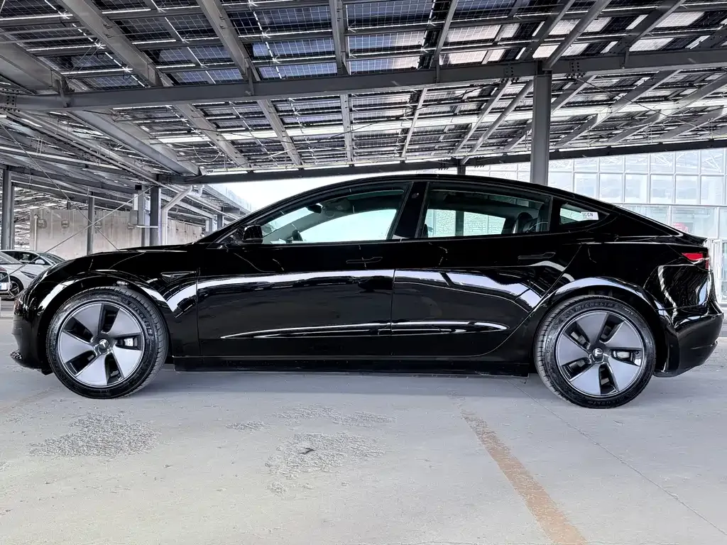 Tesla Model 3 — фото 10