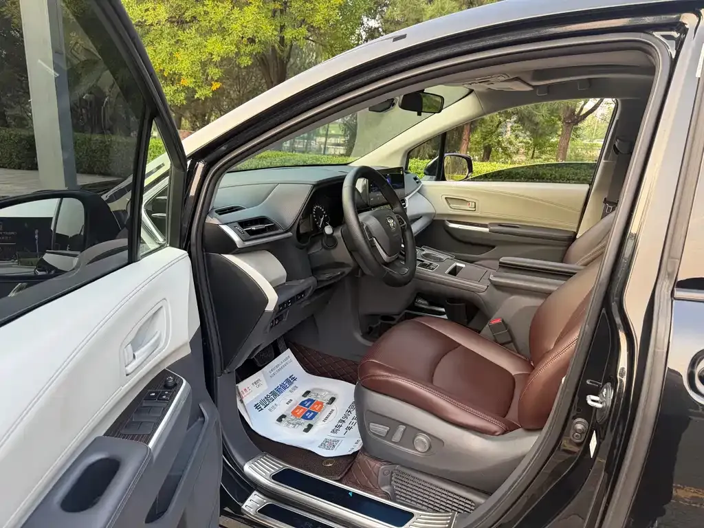 Toyota Granvia — фото 4