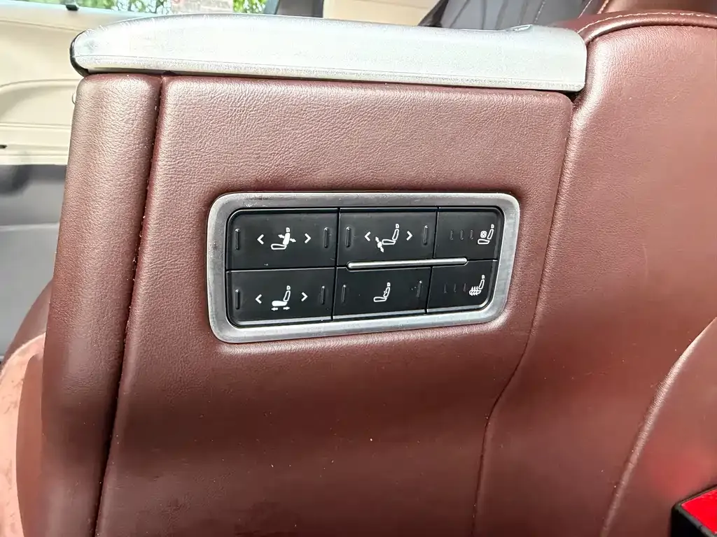 Toyota Granvia — фото 3