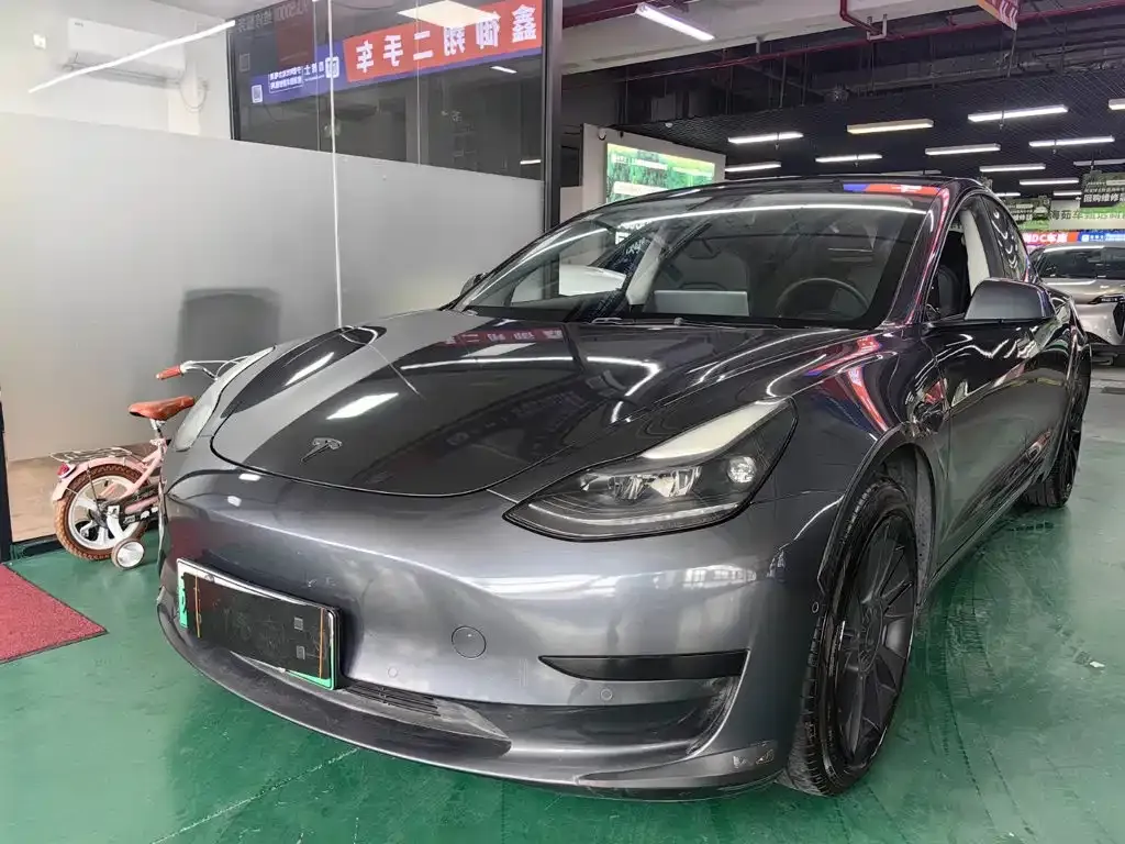 Tesla Model 3 — фото 1