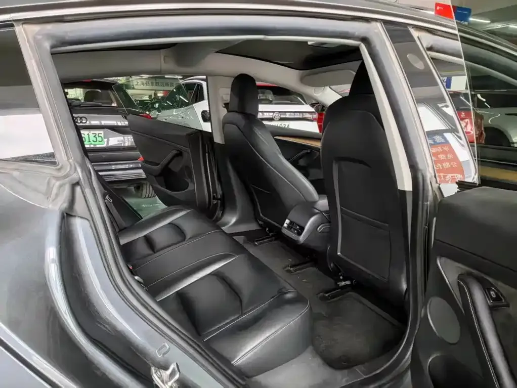 Tesla Model 3 — фото 10