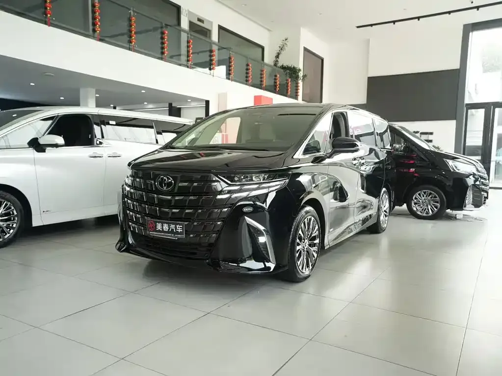 Toyota Alphard — фото 1