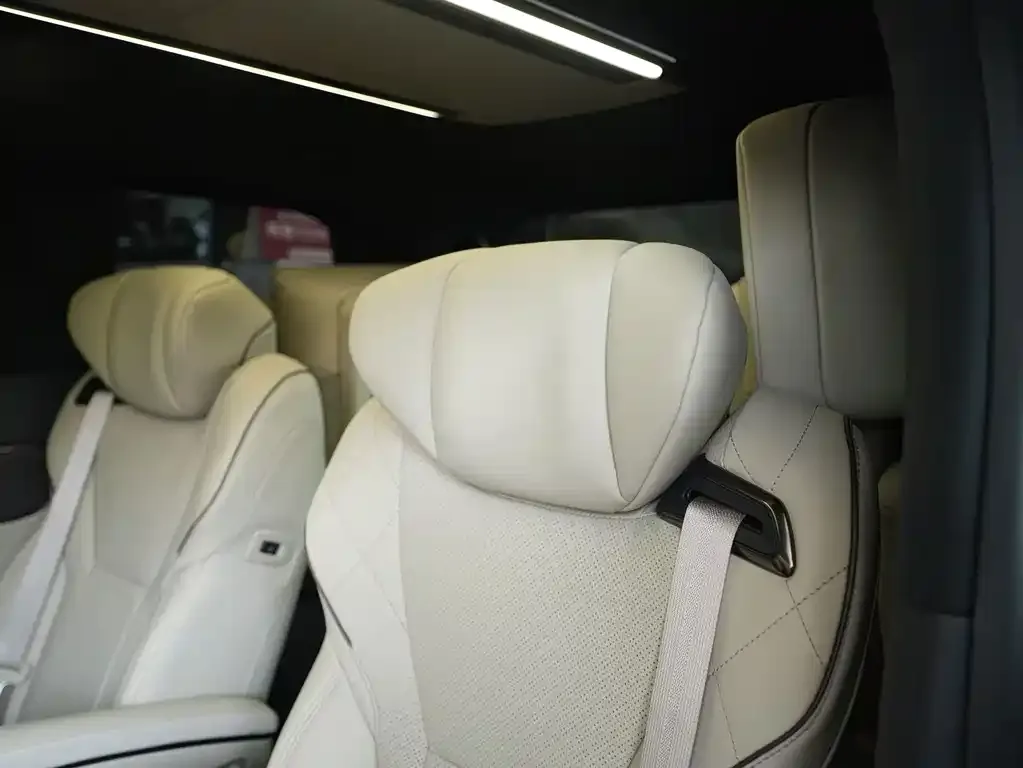 Toyota Alphard — фото 2