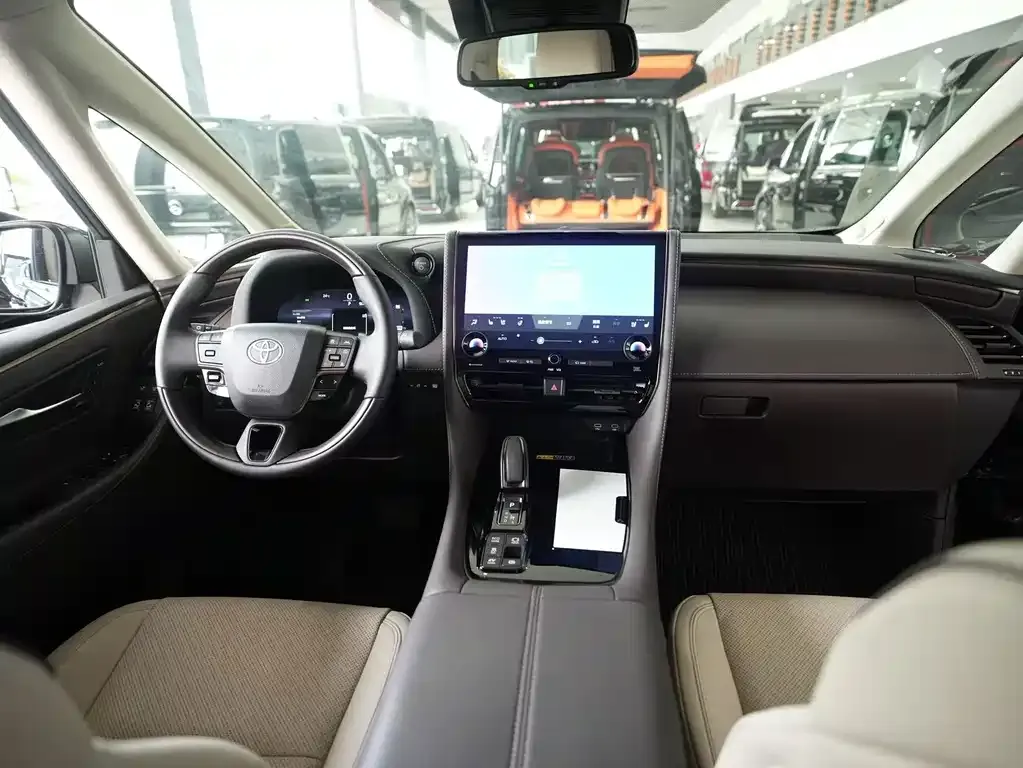Toyota Alphard — фото 9