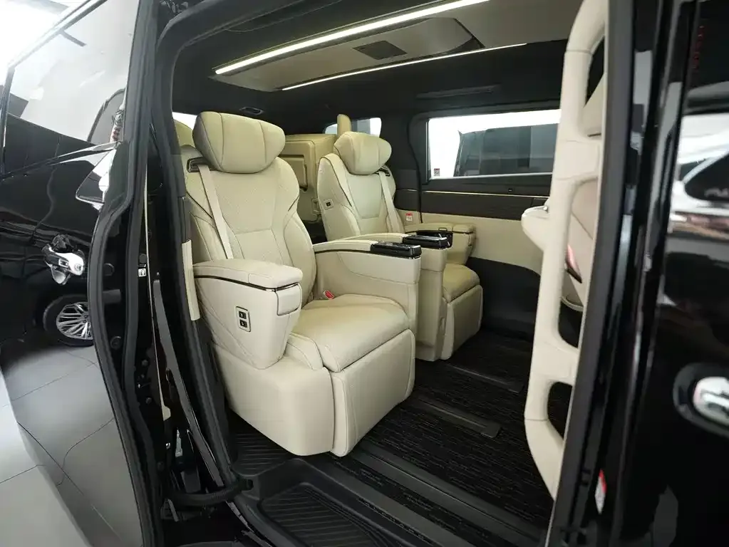 Toyota Alphard — фото 6