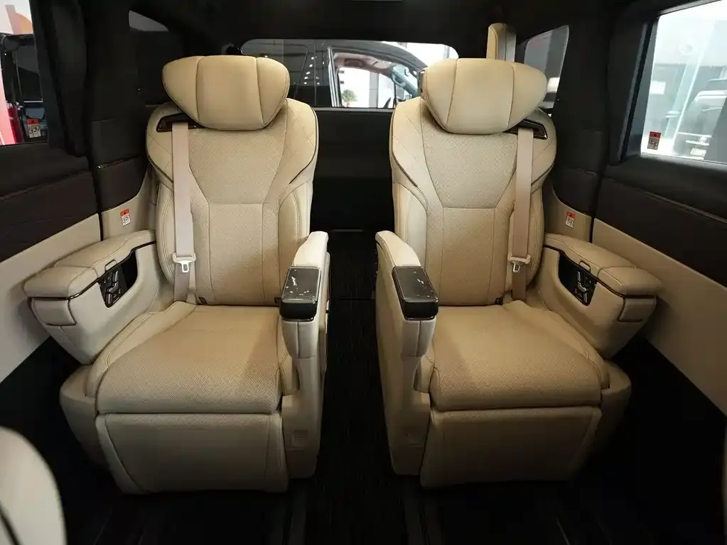Toyota Alphard — фото 10