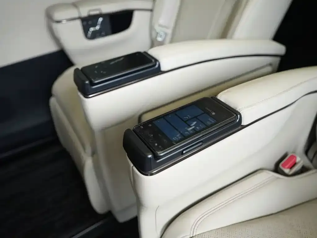 Toyota Alphard — фото 3