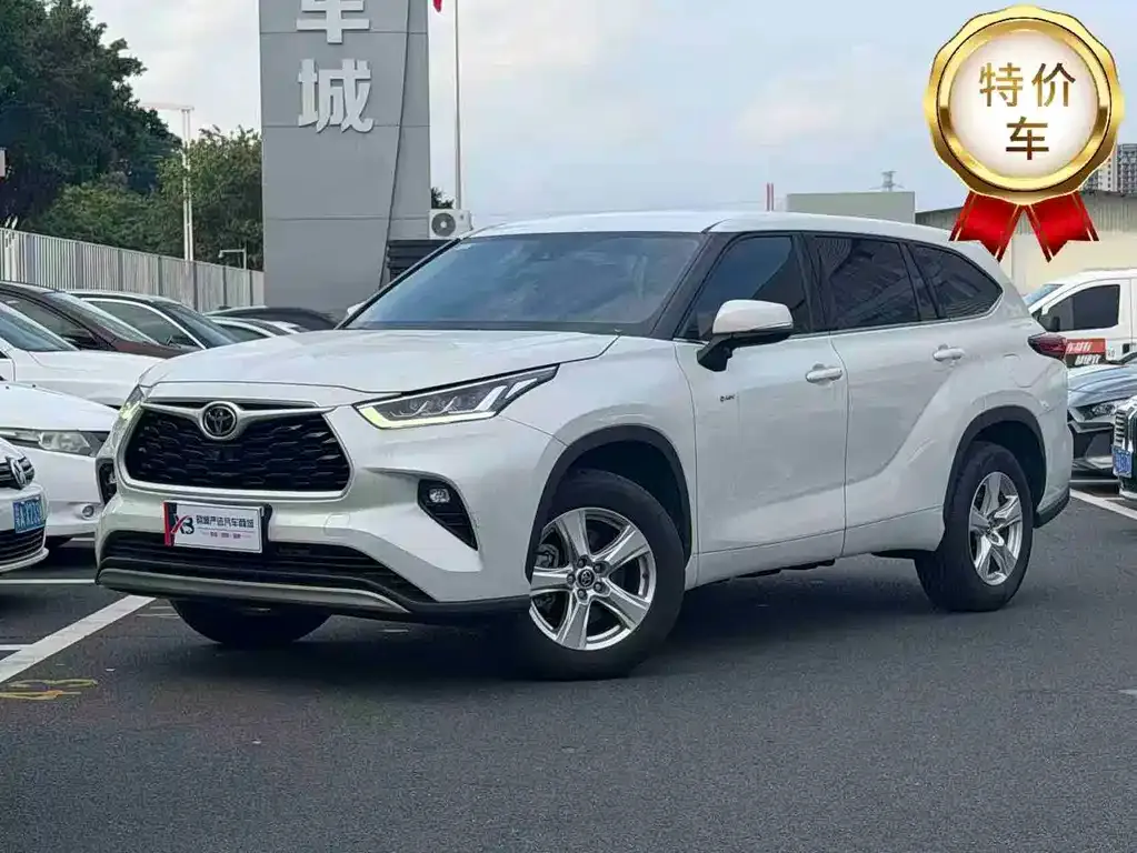 Toyota Highlander — фото 1